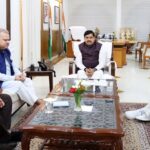 दतिया में सियासी घमासान के बीच देर रात CM हाउस पहुंचे नरोत्तम मिश्रा, मुख्यमंत्री से की मुलाकात