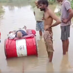 आखिरी विदाई के लिए भी नहीं मिला रास्ता, ड्रम पर शव लेकर घर पहुंचे ग्रामीण