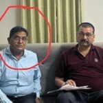 नगर पालिका अधिकारी दो लाख की रिश्वत लेते रंगे हाथों पकड़ा