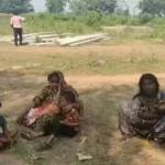 हादसे में पिता की मौत, शरीर से बंधा था मासूम; खरोंच तक नहीं आई