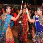 नवरात्रि में देर रात तक गरबा और डांडिया खेलने से पहले जान लें फिटनेस के जरूरी नियम